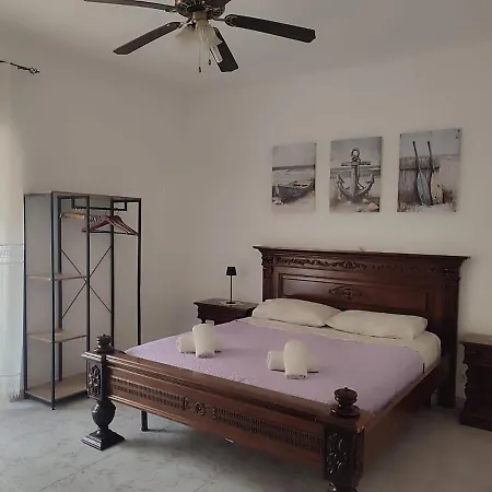 Casa vacanze Family & Friends - Ground Floor - Fully Equipped - 15 Minutes Drive By Car To The Seaside