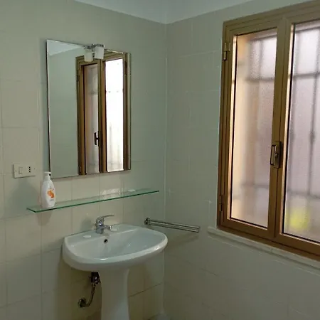Family & Friends - Ground Floor - Fully Equipped - 15 Minutes Drive By Car To The Seaside Prázdninový dům *