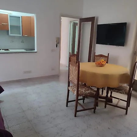 Casa vacanze Family & Friends - Ground Floor - Fully Equipped - 15 Minutes Drive By Car To The Seaside *
